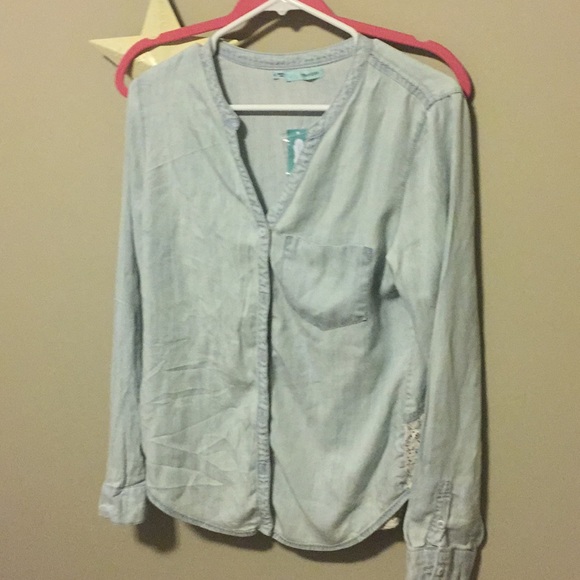 Woman’s long sleeved shirt - Picture 2 of 8